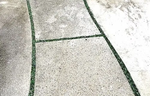 ​スリット<br>防草効果が上がります。