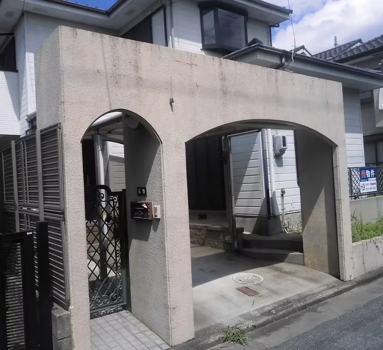 施工前<br>アーチを撤去。