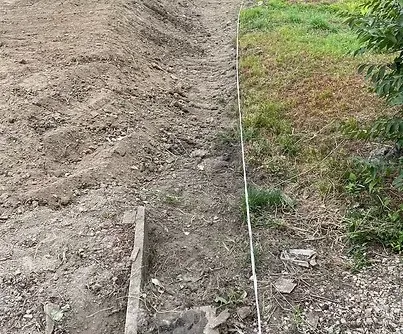 境界付近<br>境界線部分まで雑草撤去工事。